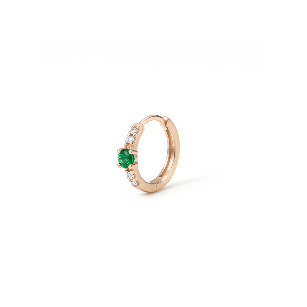 Emerald Stone Huggie Hoop | Emerald:
Round cut
0.095 Carats
Diamonds:
Round cut
0.13 Carats
Metal:
18k gold