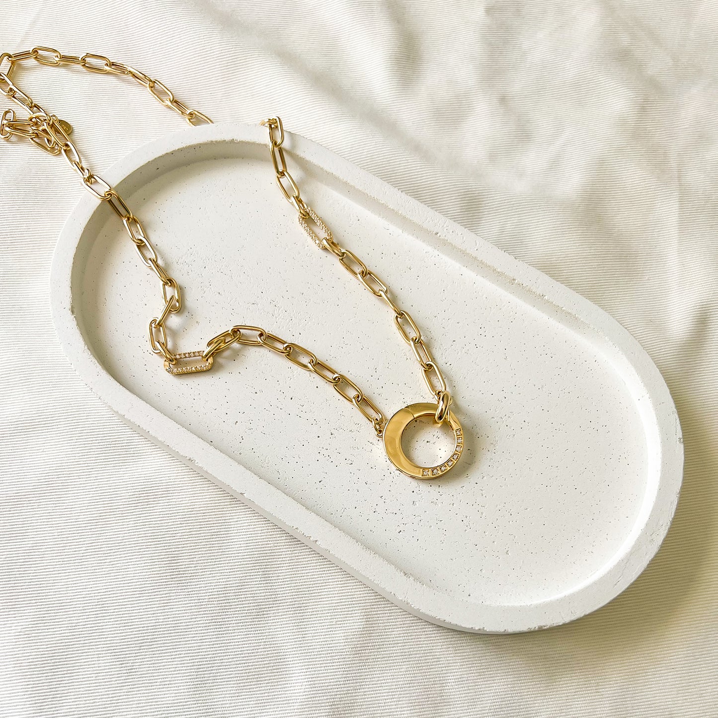 Bold Round Clip Necklace